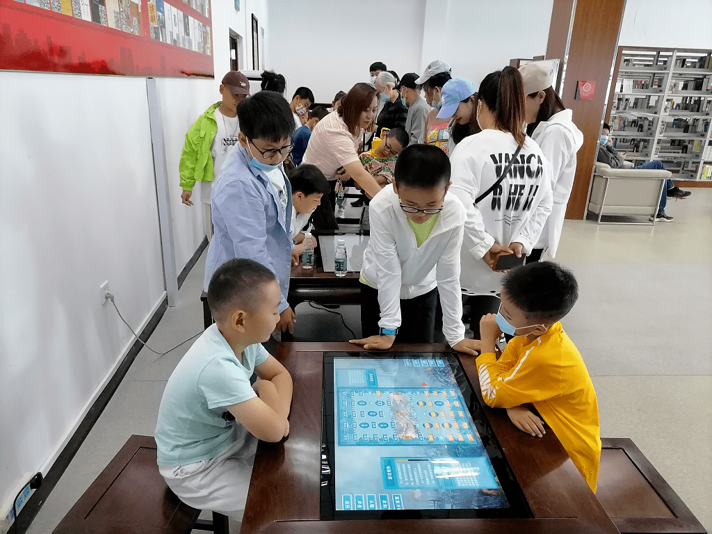 活动回顾|“六一”儿童节 智慧图书馆互动空间体验活动圆满收官_知识_小朋友们_蓝鲸