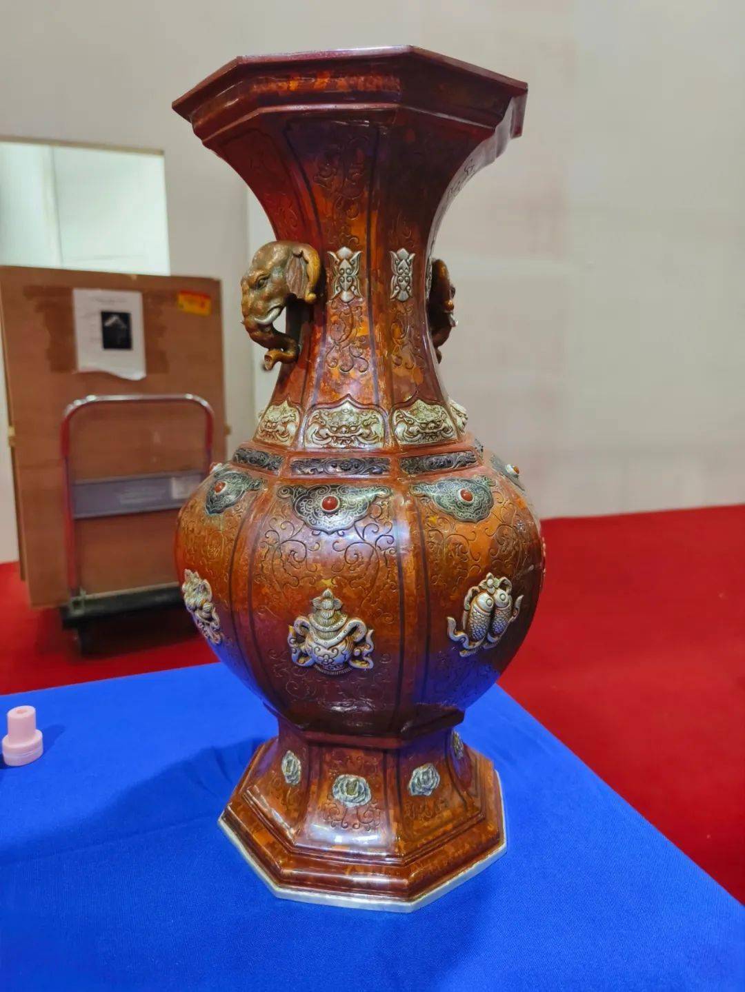 盘龙区文化馆(盘龙区非遗保护中心)云南斑铜传习馆馆长李碧带领徒弟