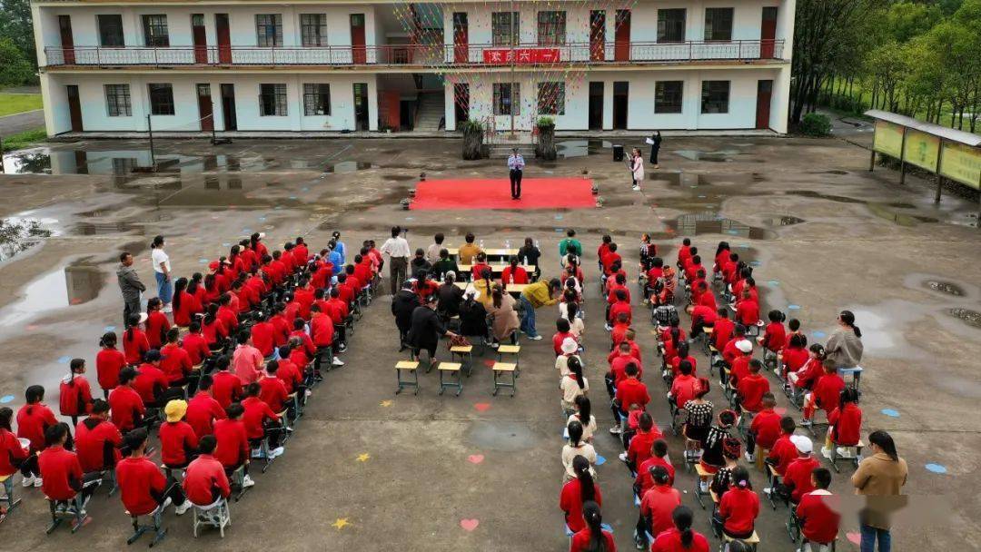 盈江县盏西镇中学图片