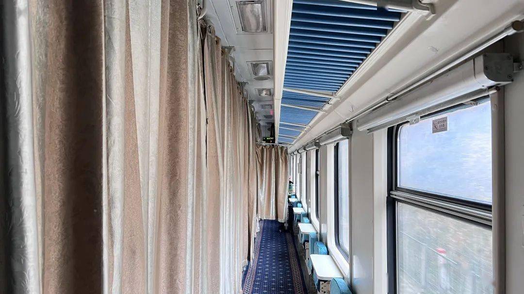 火车行驶30多个小时,乘务员怎么睡觉?_宿营车_次列车_济南