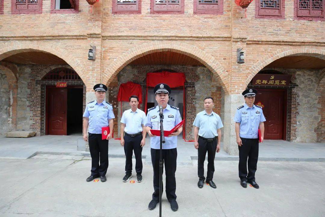 都安公安局高岭镇定福村旺六枫桥警务室揭牌_工作_群众_仪式