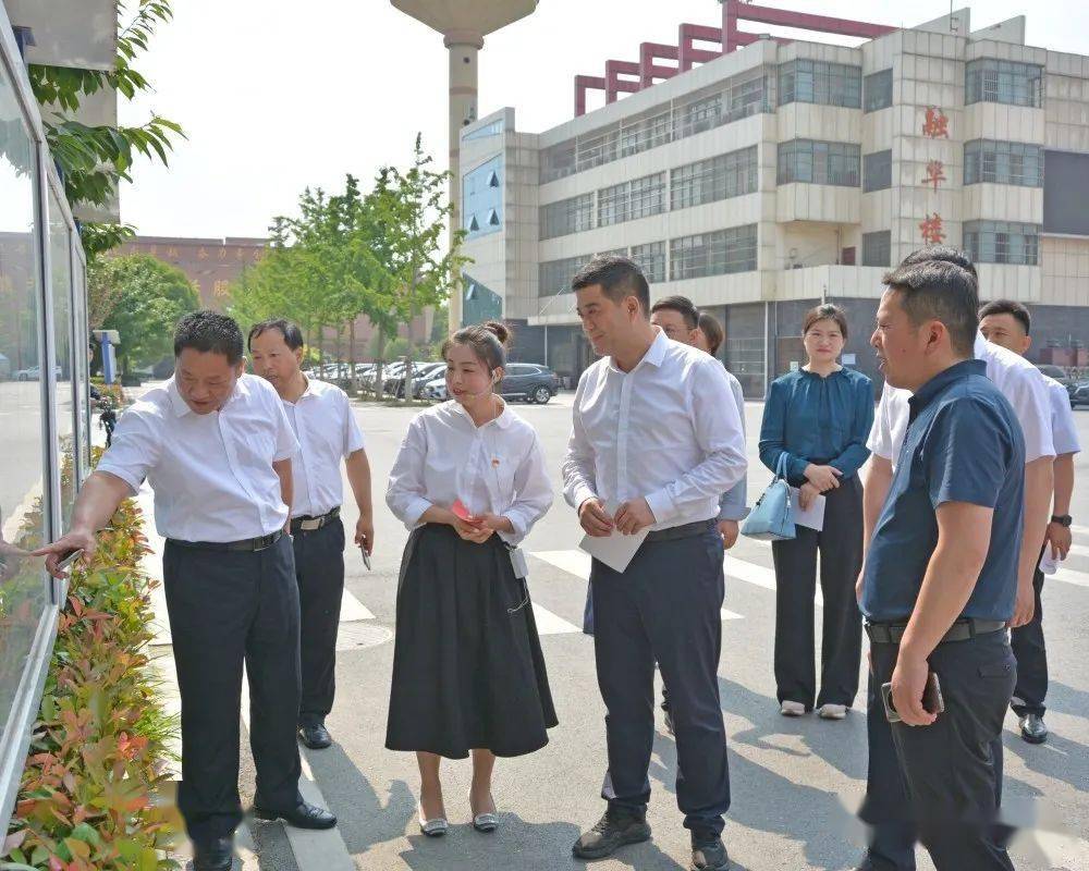 团省委副书记窦贤琨一行来泗县三中调研工作并为"小平科技创新实验室"