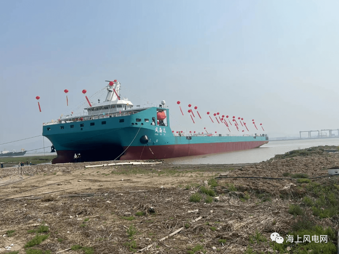 全球首款dp2动力定位大件双体甲板运输船在台州下水