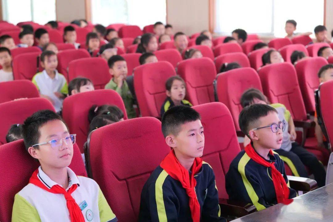 手拉手同入队,心连心共成长 | 云健小学和城市港湾校区联合举行首批新