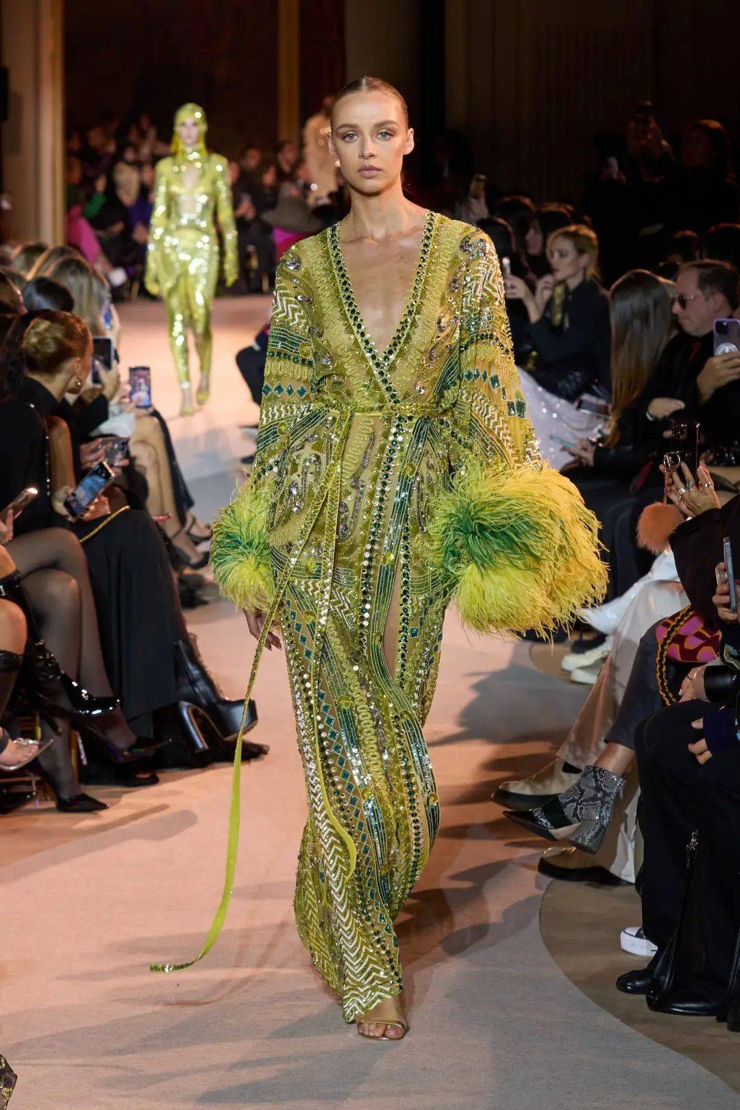 礼服| 盘点今年秀场上最美礼服,80个瞬间,80种惊艳!_定制_时装秀_系列