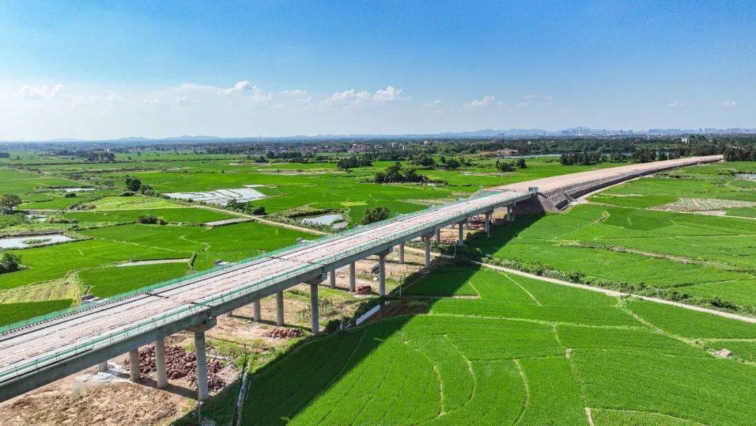 【学思想 建新功】抚州东临环城高速公路实现半幅贯通_施工_项目_路面