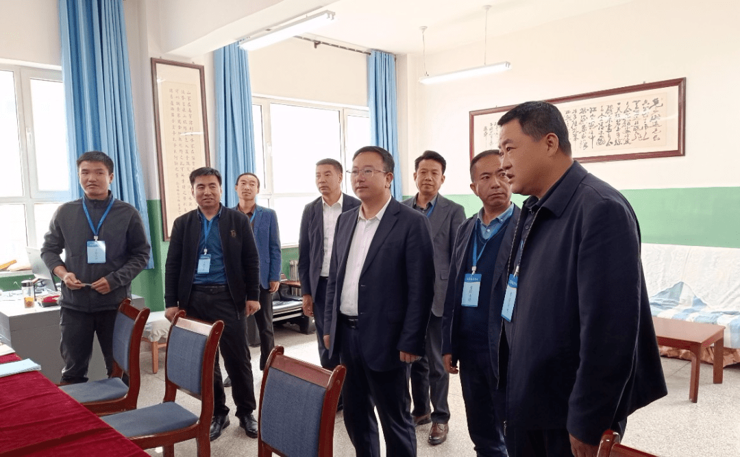 6月8日,县委副书记,县长宋国全前往临潭二中高考考点巡考.