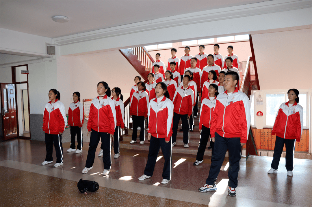 丹东五中高度重视社团建设,多彩的社团活动丰富了五中校园生活.