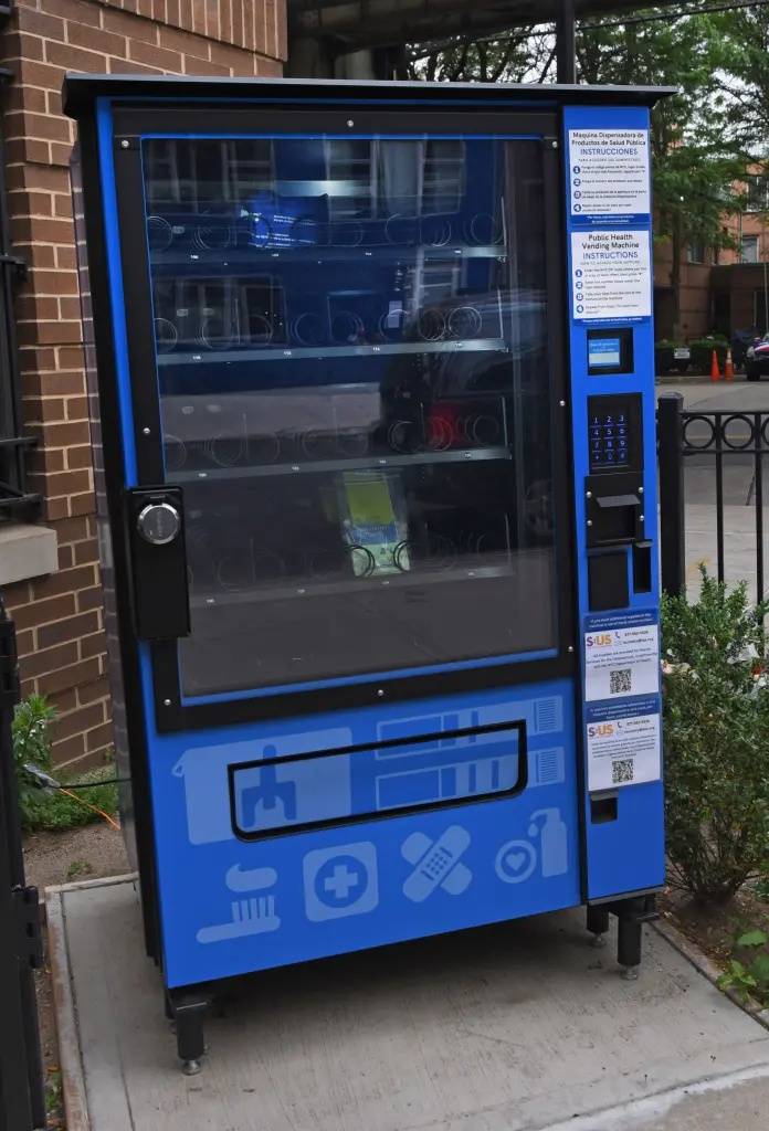 纽约市政为“瘾君子”安装自动取货机免费提供吸毒工具“货物”遭哄抢KK体育(图2)