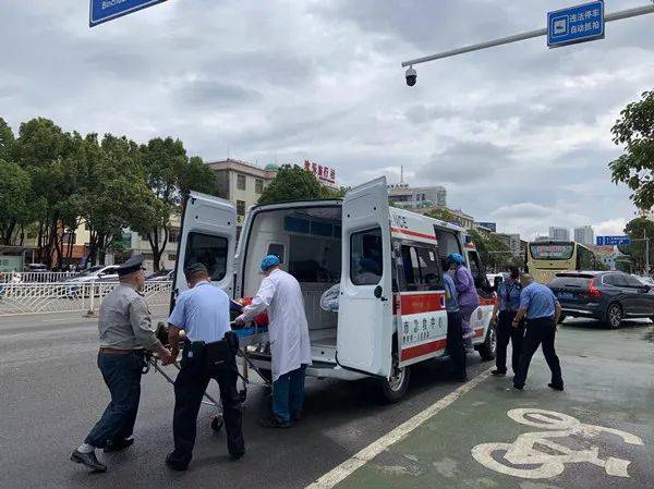 旅客突发晕厥 警民紧急救助_李天明_大理_来源