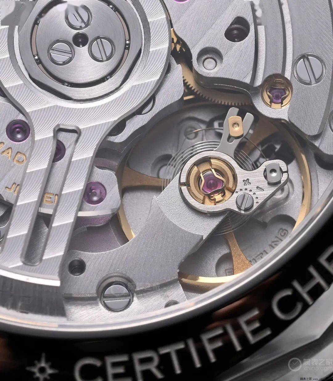 公价6万3,百年灵的"旗舰款",竟是一只正装表?_璞雅_机芯_自动