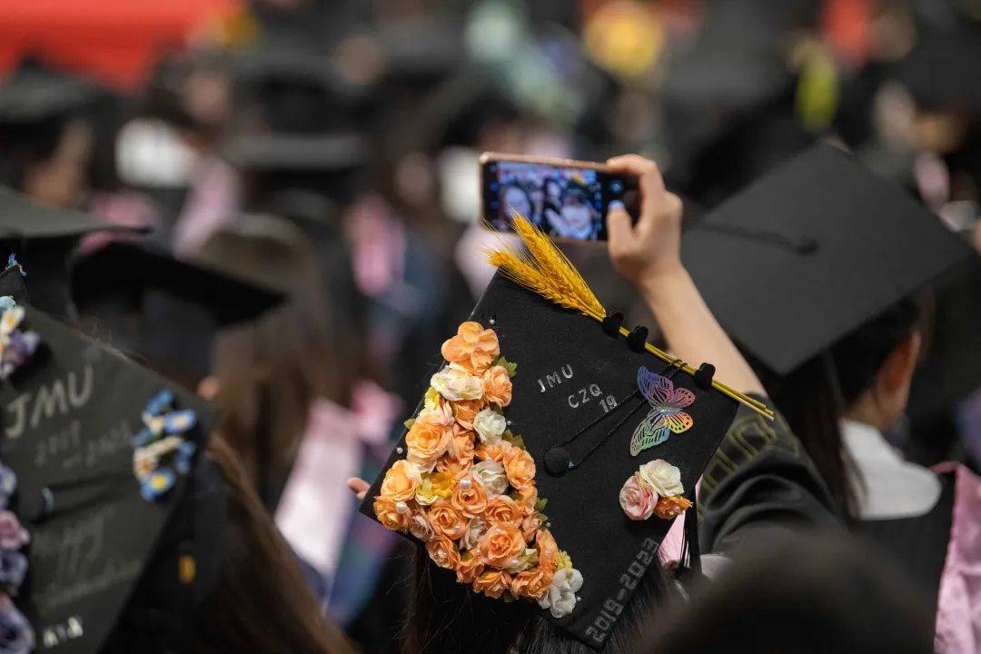 “延毕”校长的最后一次“唠叨”！这场毕业典礼惊现16个萌娃_李清彪_时刻_因为