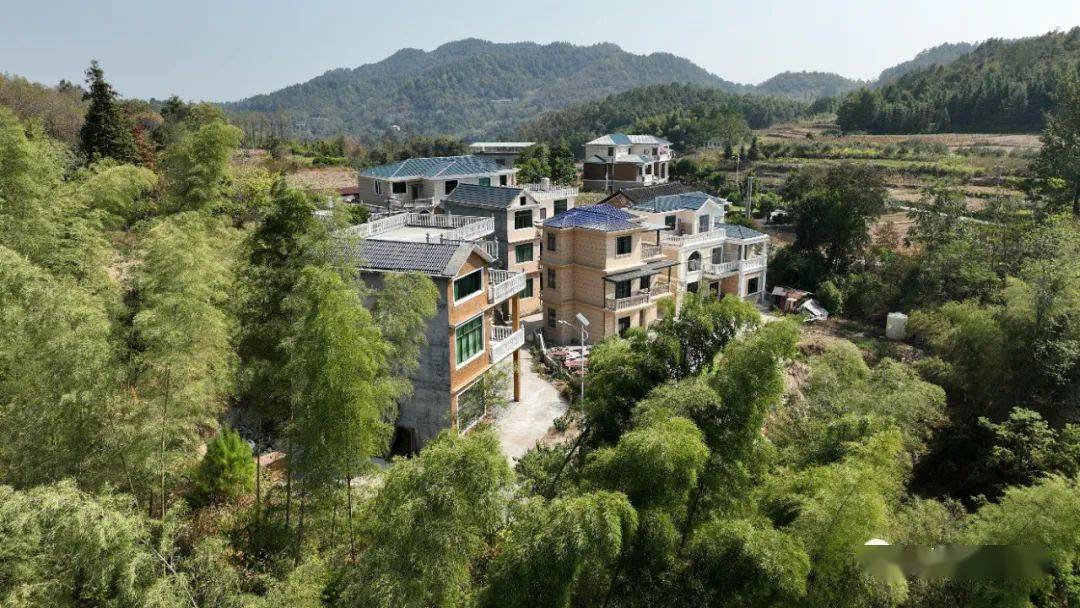 【头条】天柱县渡马镇桥坪村:奏响"净美"大合唱 和美乡村入画来67