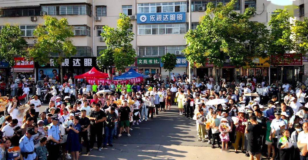濮阳市2023年高考结束_河南高考考场查询_考生家长迎接
