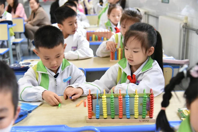 大雁塔小学班级主页_大雁塔小学青蓝工程徒弟汇报课_青蓝工程师徒结对活动成效展示