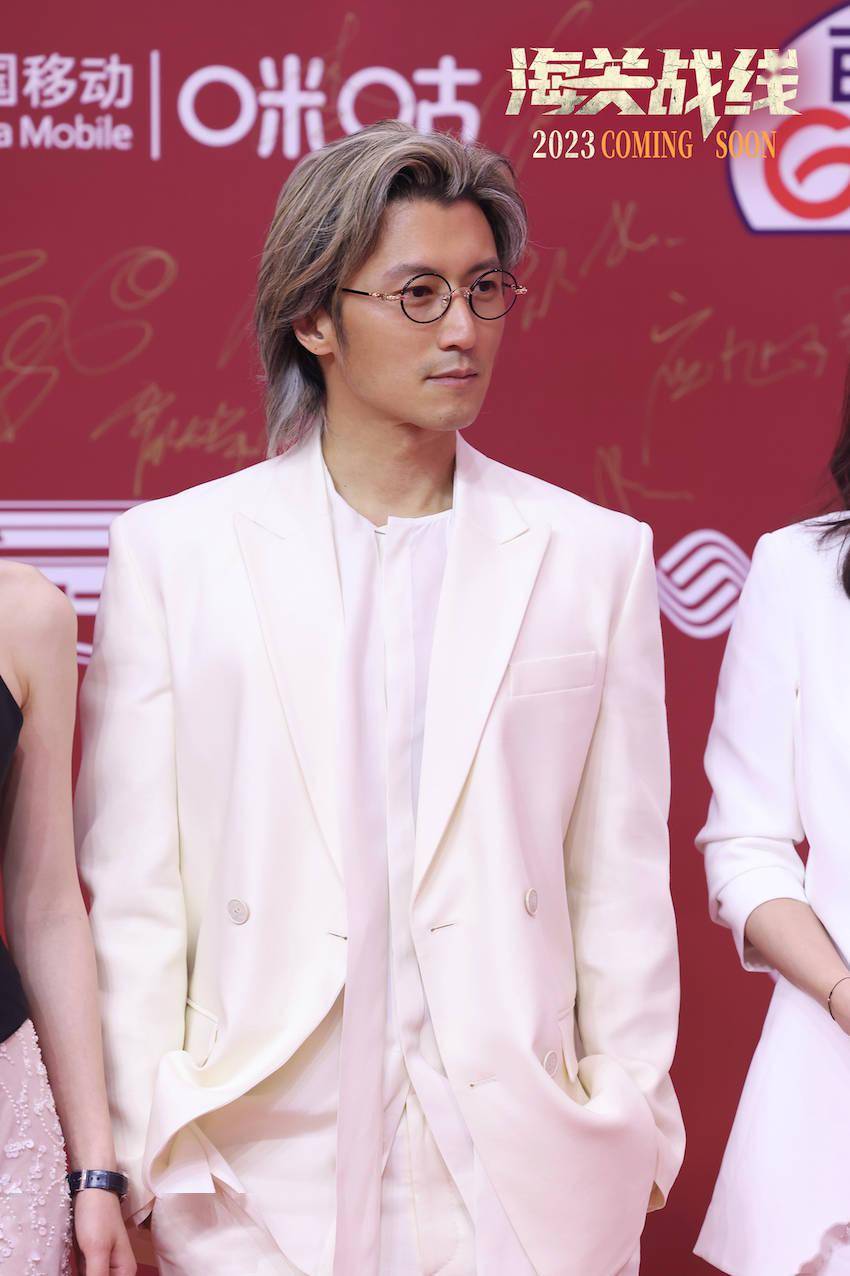 及电影《出入境主力部队》主演兼姿势辅导郭富城,主演刘雅瑟惊喜现身