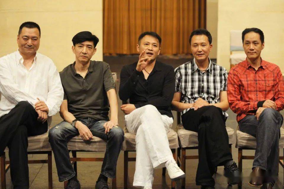 记得当年他曾和冯远征,吴刚,丁志诚,王刚一起被称为北京人艺"五虎"