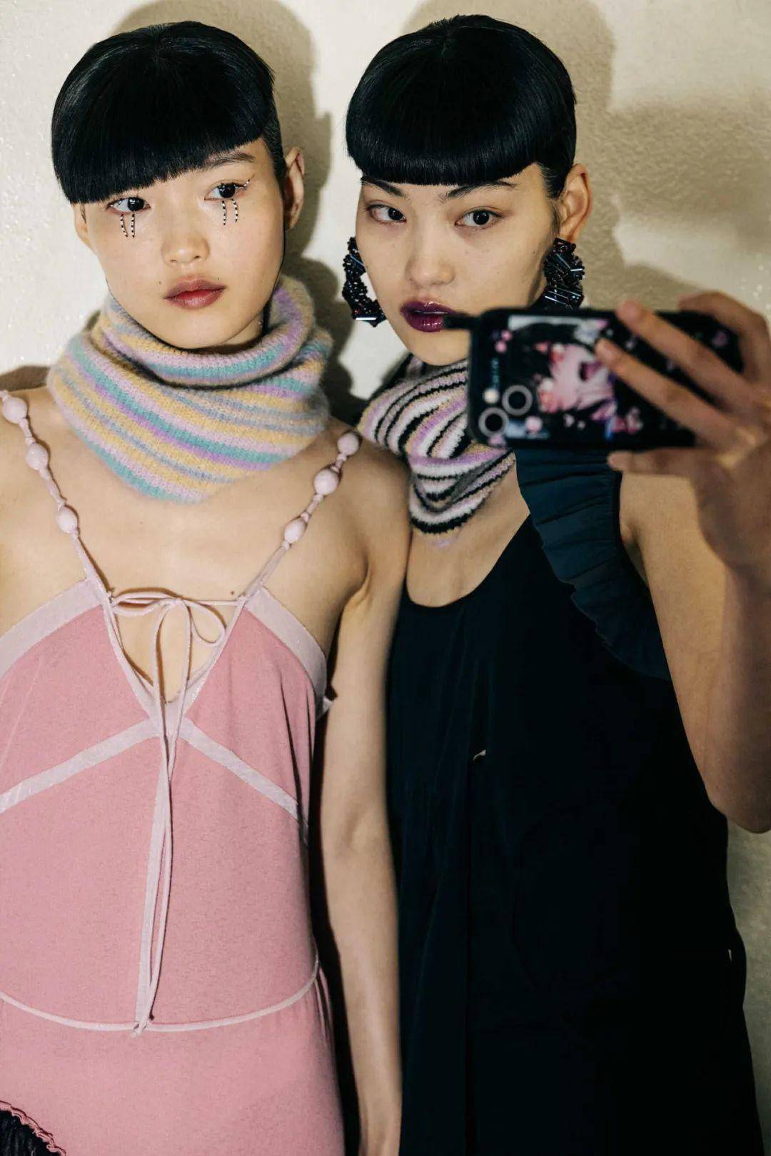 解构,拼接,编织,另类的工装美学,融合着街头风格演绎的kiko式视觉盛宴