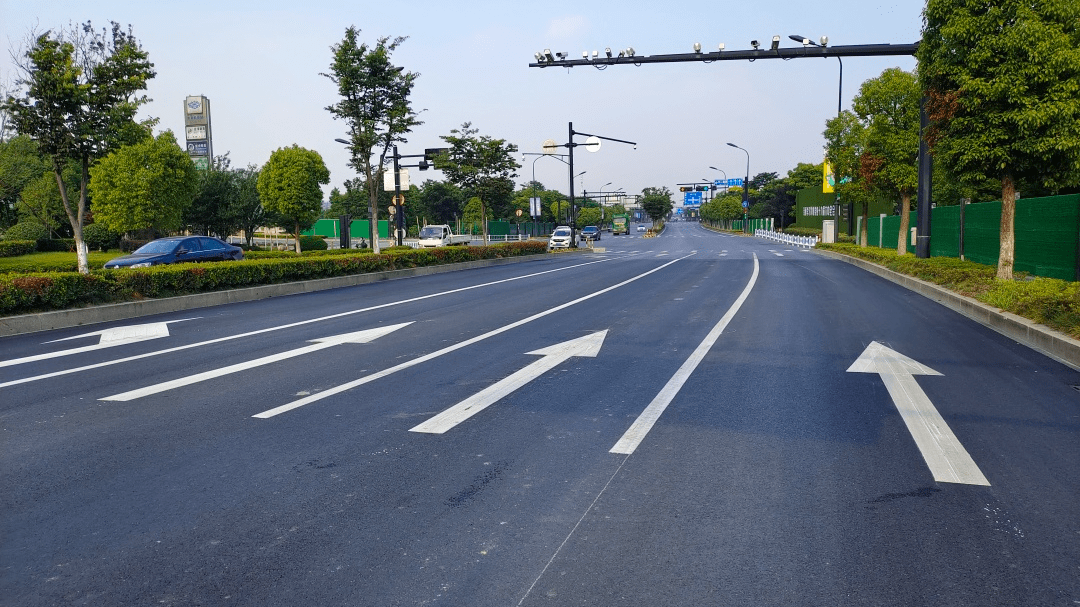 平路整治显成效_工作_道路_人行道