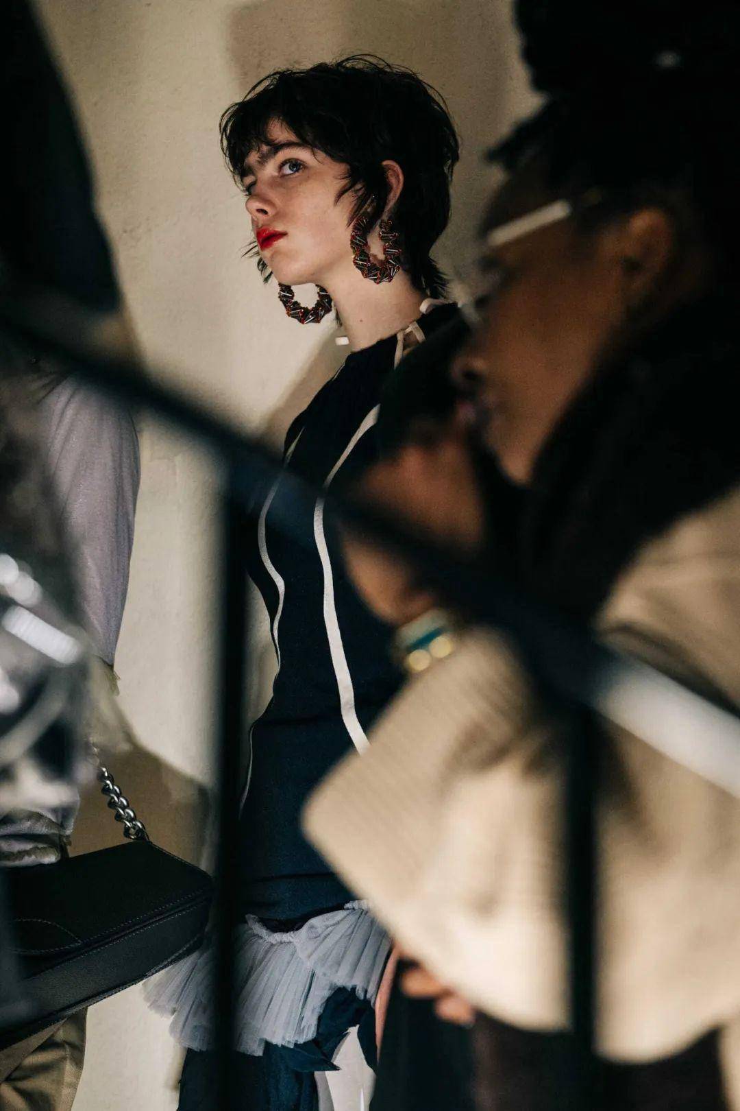 解构,拼接,编织,另类的工装美学,融合着街头风格演绎的kiko式视觉盛宴