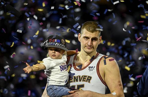 从"可乐男孩"到传奇 约基奇站上人生之巅_掘金_小时候_季后赛