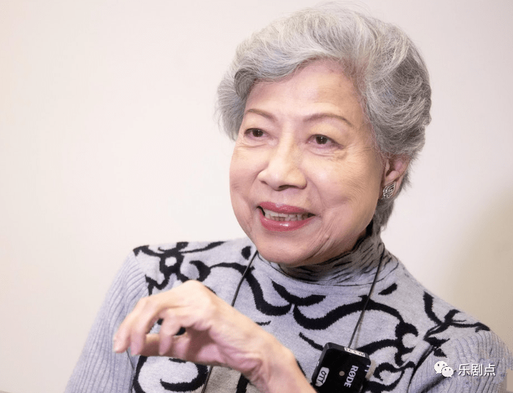 88岁tvb老戏骨罗兰看中医,背尼龙包穿旧球鞋,对粉丝说话温柔无架子
