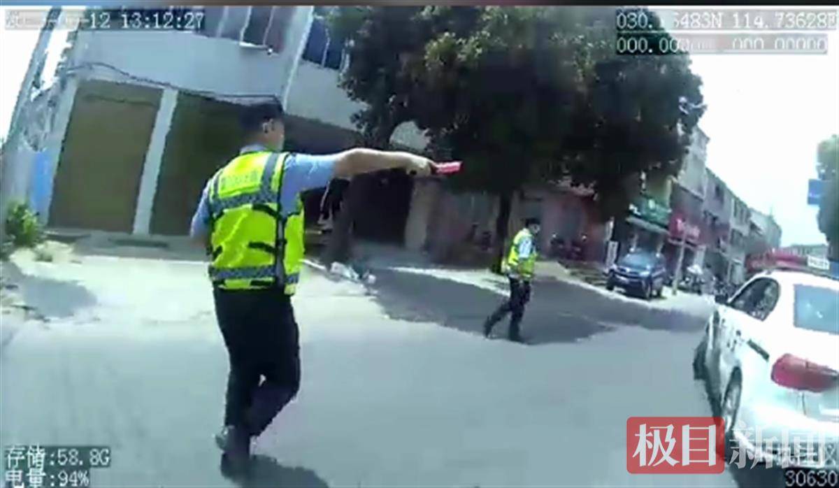 武汉新洲：酒驾男子弃车逃窜，民警百米冲刺将其抓获_驾驶员_吴某_城中