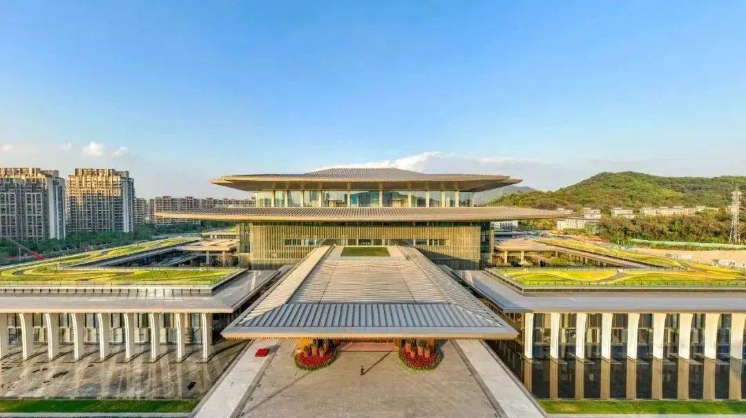 广州白云国际会议中心二期项目地处白云山西麓,总建筑面积达13