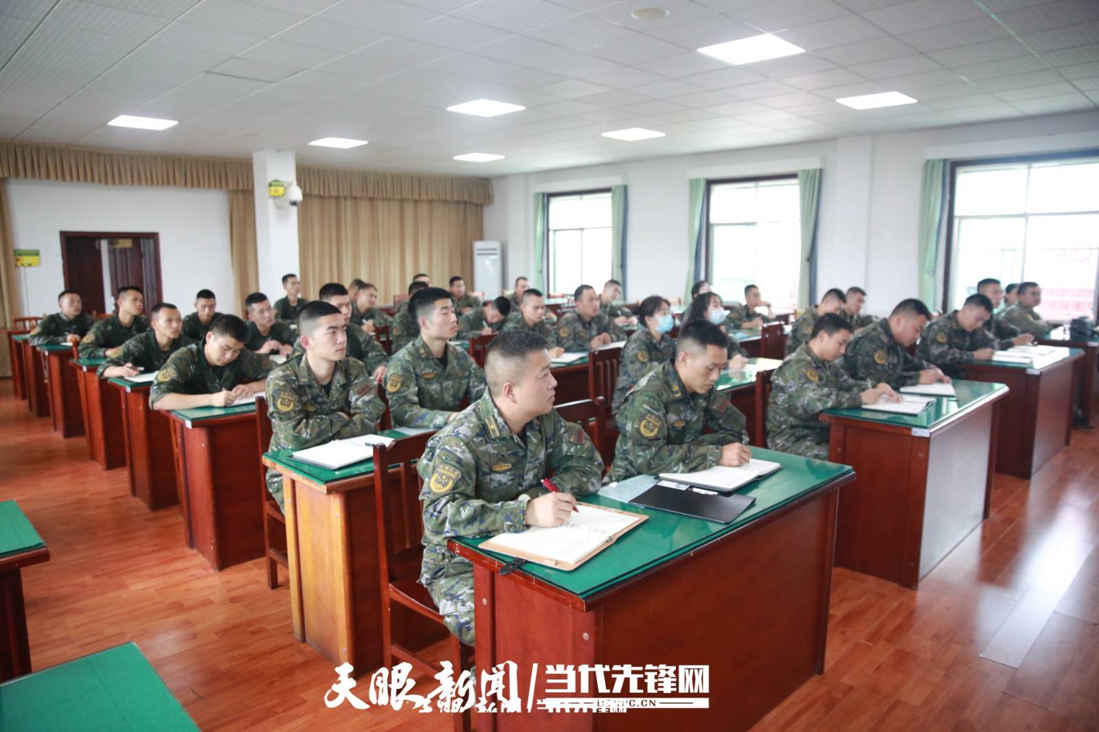 武警贵州总队机动支队开展医疗救护培训
