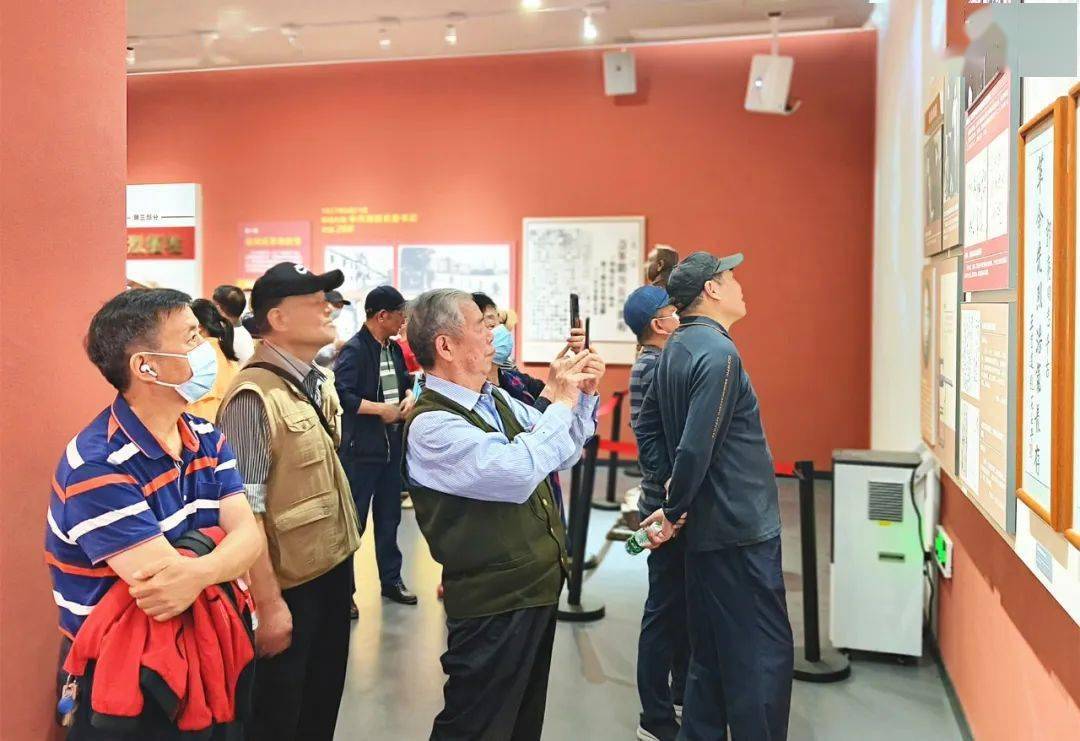 作用,近日,芙蓉区委组织部组织部分副县以上离退休干部赴望城区郭亮