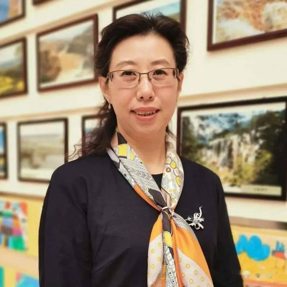 蒋静:正高级教师,特级教师,上海市宝山机关幼儿园园长,上海市普教系统