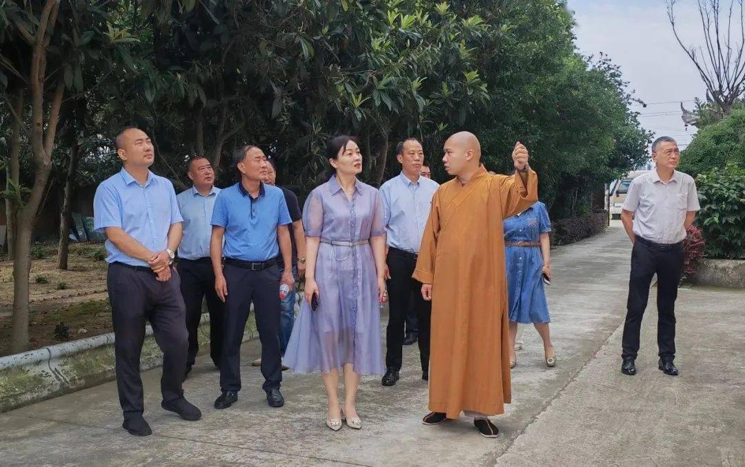 6月15日,市人大常委会副主任杨少敏率执法检查组,就我市贯彻实施