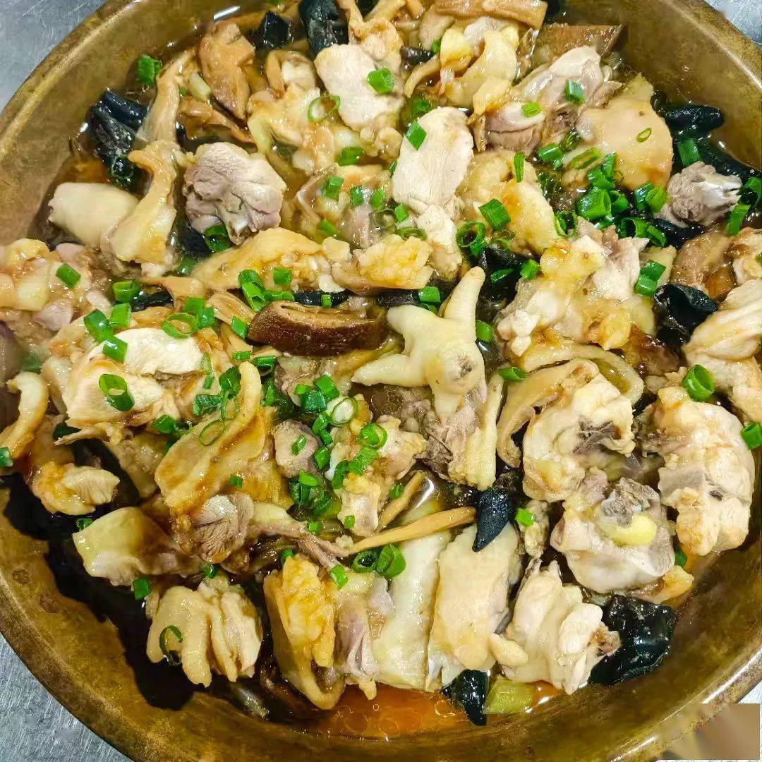 铜盆蒸鸡泰汁焗虾手抓扇子骨古色古香就餐环境↓更能让你激发灵魂深处