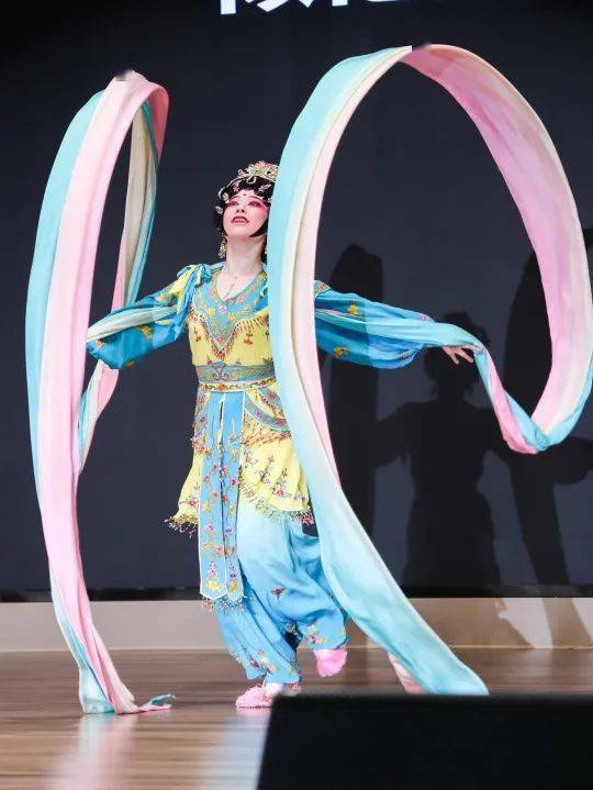 唐思果 李雯婕粤剧折子戏展示《表花》表演者:广东粤剧院 许文杰 黄文