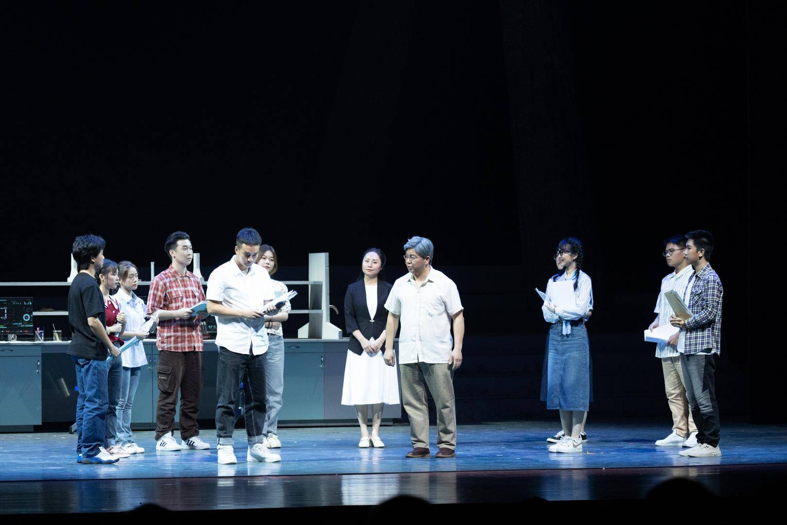 广东农工商职业技术学院原创话剧突破·北纬十七度首次公演，讲述三代农垦人感人故事