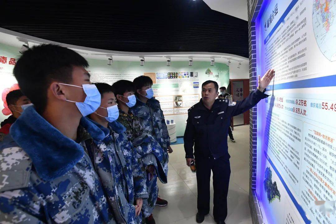 齐鲁最美警察候选人王汝平事迹展播:"驼背神探"的无悔奉献_禁毒_巨野