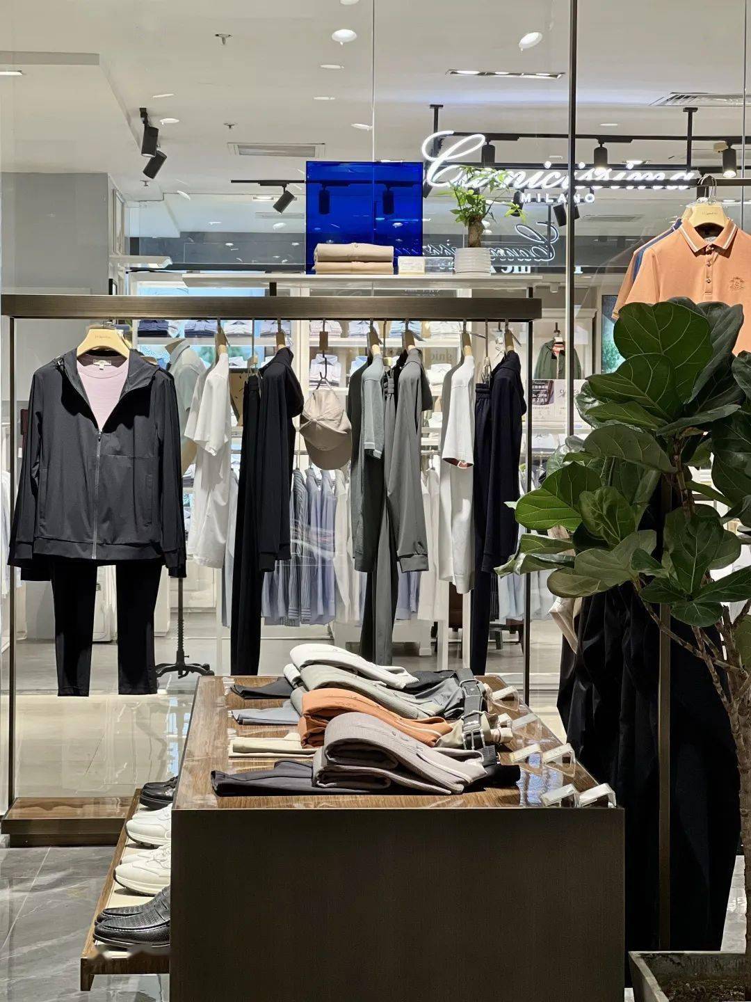 sdspontini精品店全新开幕