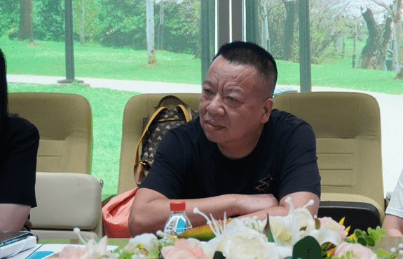 福州伽禾伽美医院董事长林辉,总经理程珍一行来我院参观交流