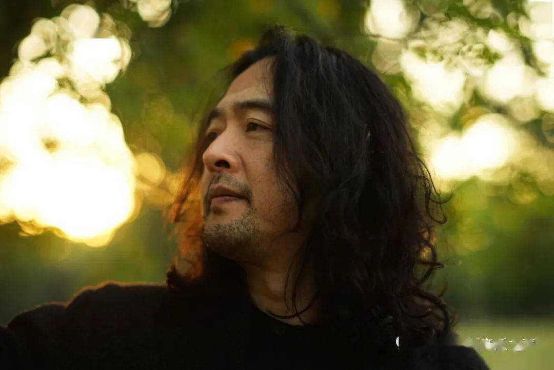 上世纪末,广州流行音乐开始走下坡路,2001年捞仔转战北京.