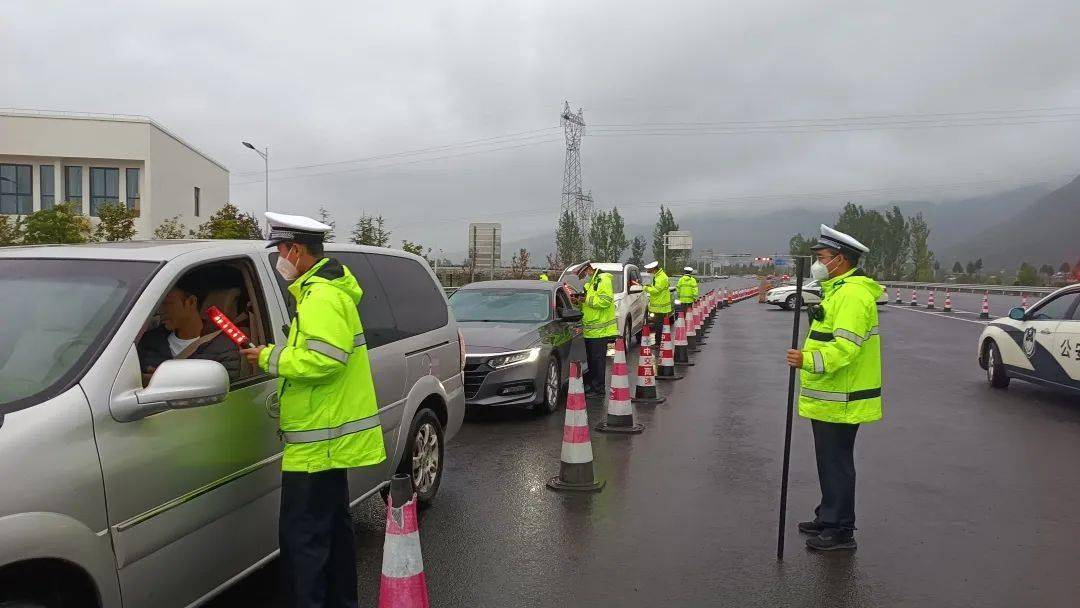 挤压违法空间围绕入夏后的社会治安特点,丽江公安坚持"更快破大案