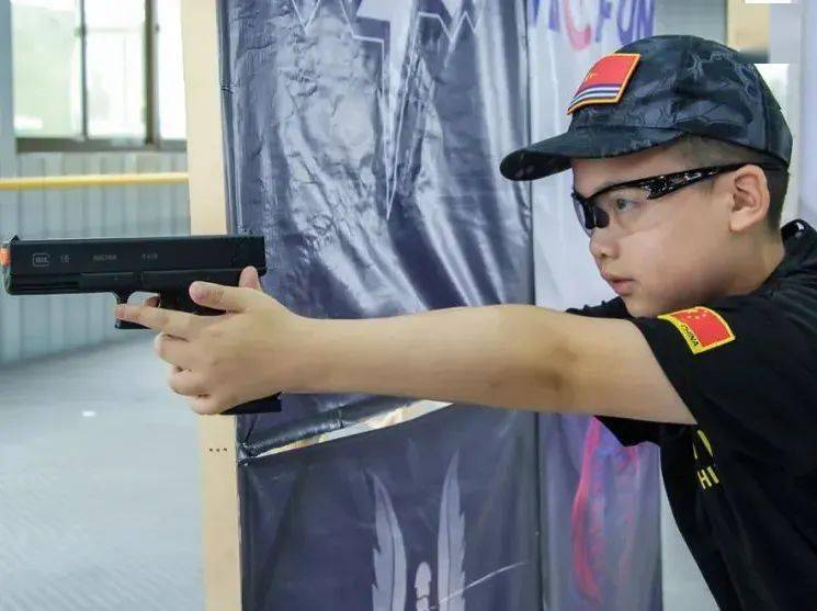 蛟龙突击队6天5夜青岛军事夏令营_海军_训练_射击打靶