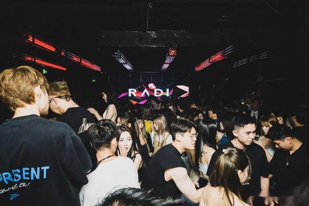 复兴公园内,这座备受期待的电竞乐园揭开面纱_消费_场景_经济