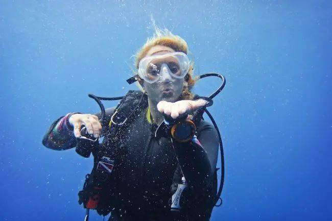 照片_潜水员_手势