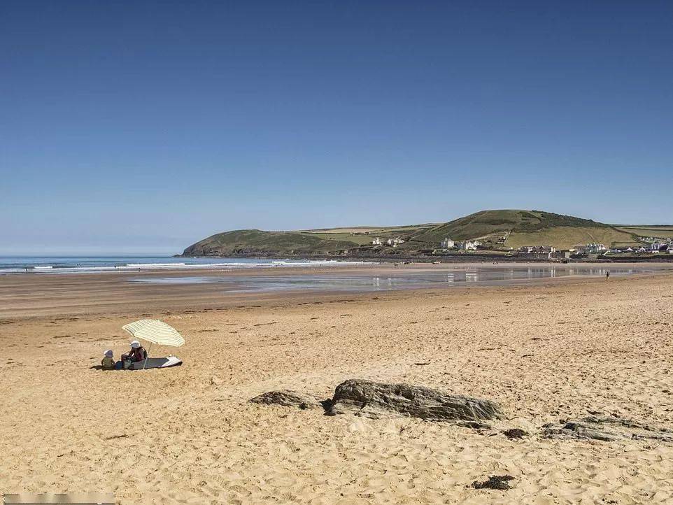 全英最乾淨的70個海灘是這些!夏日納涼新去處_bay_central_beach