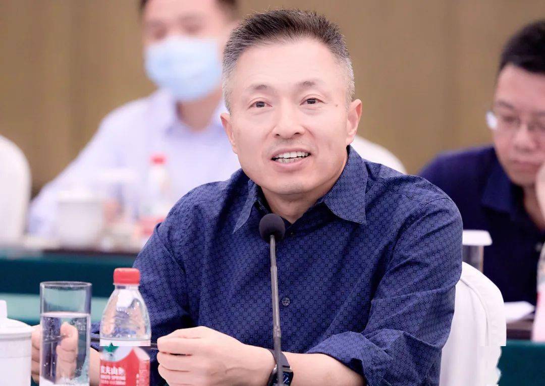 徐永安结合横店集团的创业初心,发展历程和个人经历,就企业战略,人才