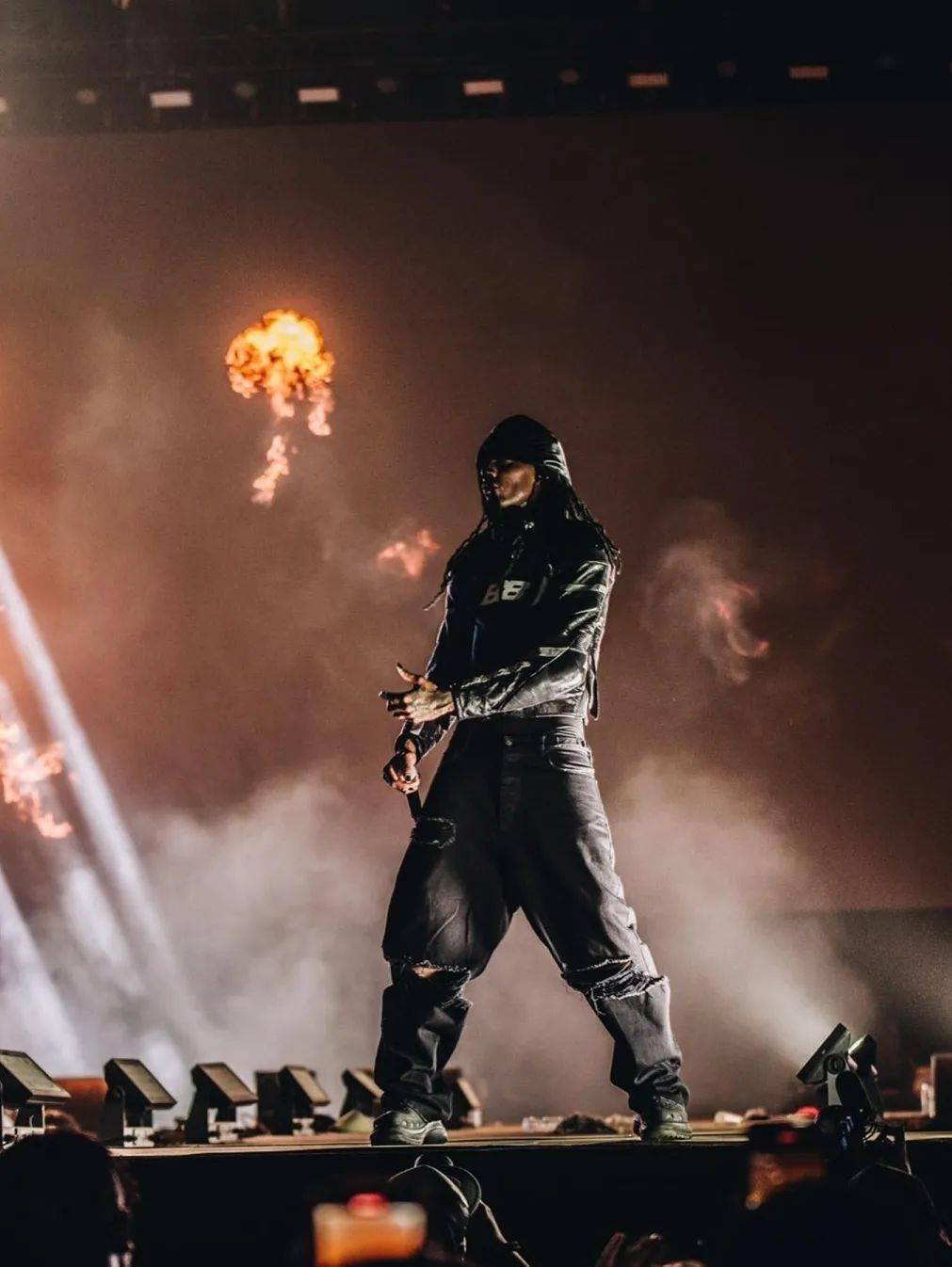 利用ro,blcg,chrome hearts传播暗黑vibe,社媒上正流行的opium.