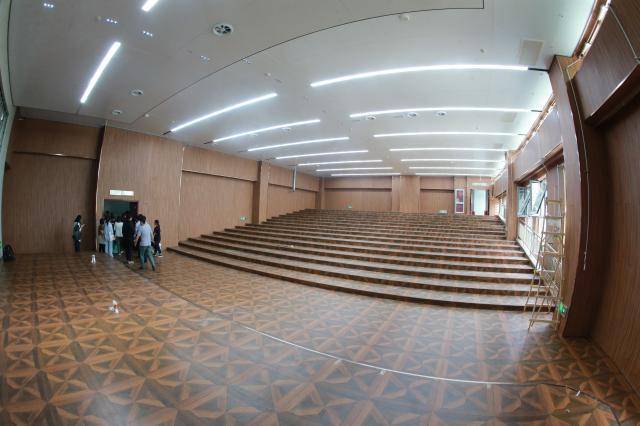 耀华中学红桥学校礼堂.