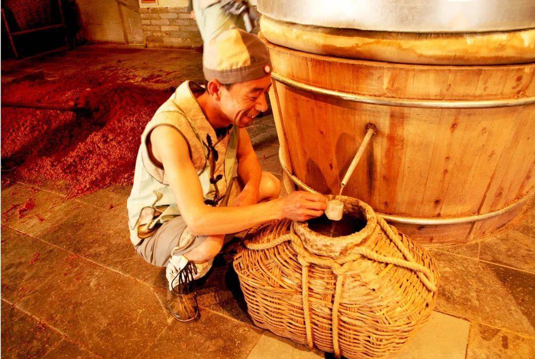 "藏"在汾酒里的国家级非遗技艺——杏花村汾酒酿制技艺探访_酿造_酿酒