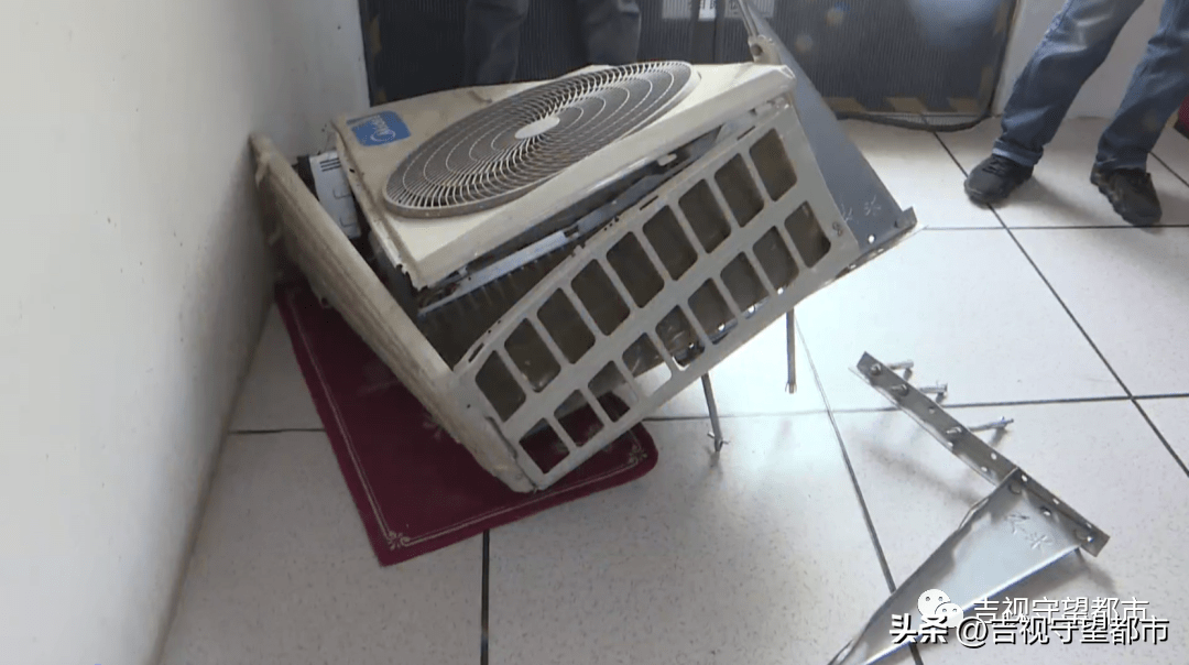 17楼空调外机"莫名"坠落,几经探讨换新机!_施工_李女士_美的