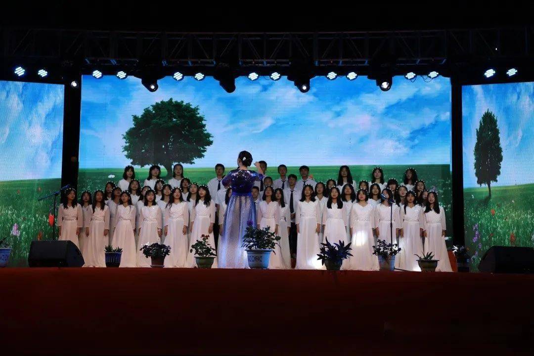 遵义市第三十四中学第一届校园文化艺术节暨2023届毕业典礼隆重举行